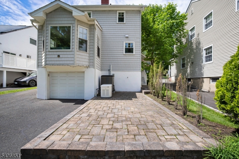18 Sunset Dr