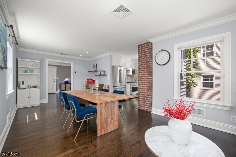 18 Sunset Dr