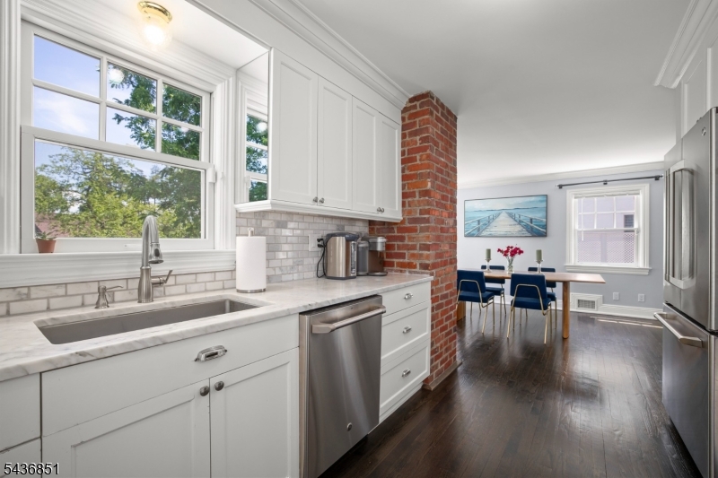 18 Sunset Dr