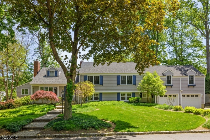 24 Thackeray Dr
