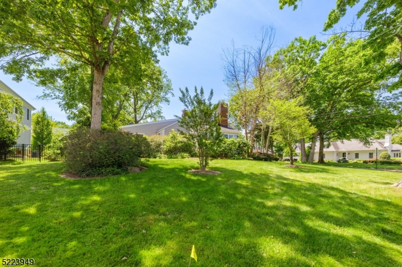 24 Thackeray Dr