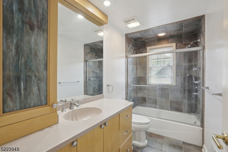 24 Thackeray Dr