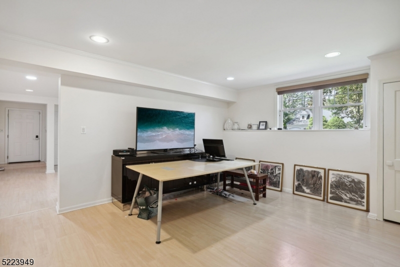24 Thackeray Dr