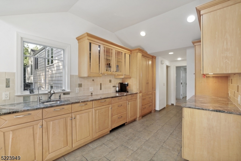 24 Thackeray Dr