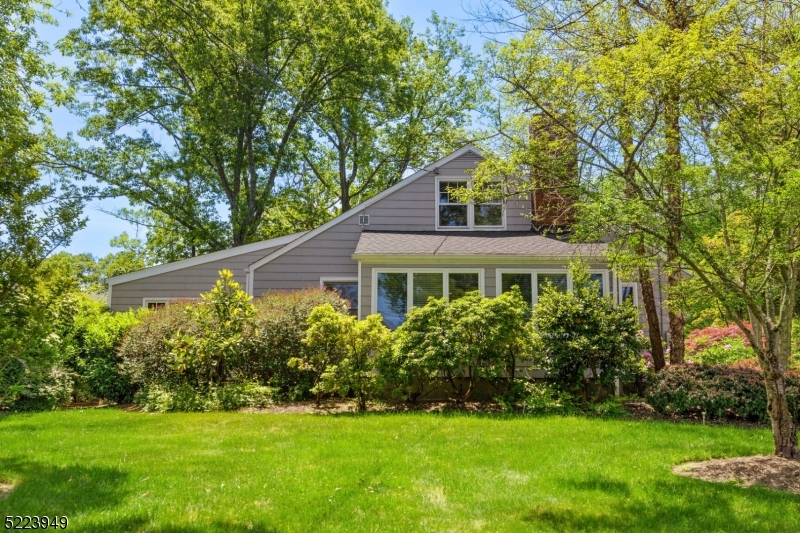 24 Thackeray Dr