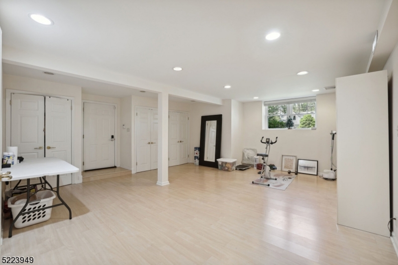 24 Thackeray Dr