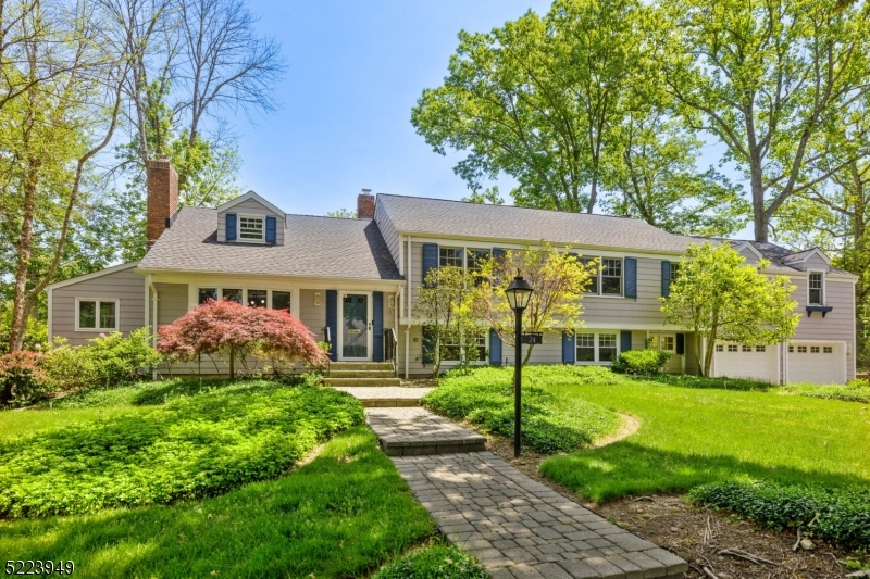 24 Thackeray Dr