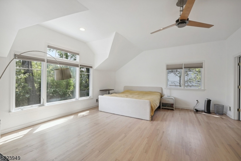 24 Thackeray Dr