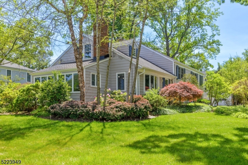 24 Thackeray Dr