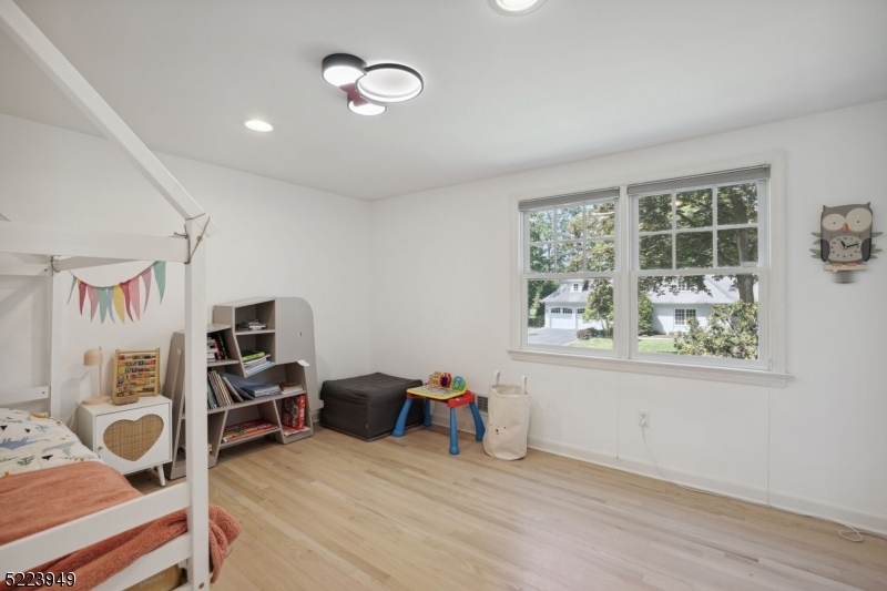 24 Thackeray Dr