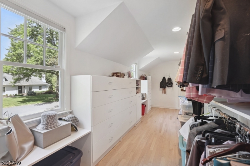 24 Thackeray Dr