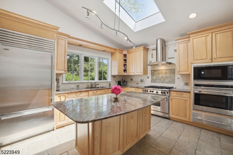 24 Thackeray Dr