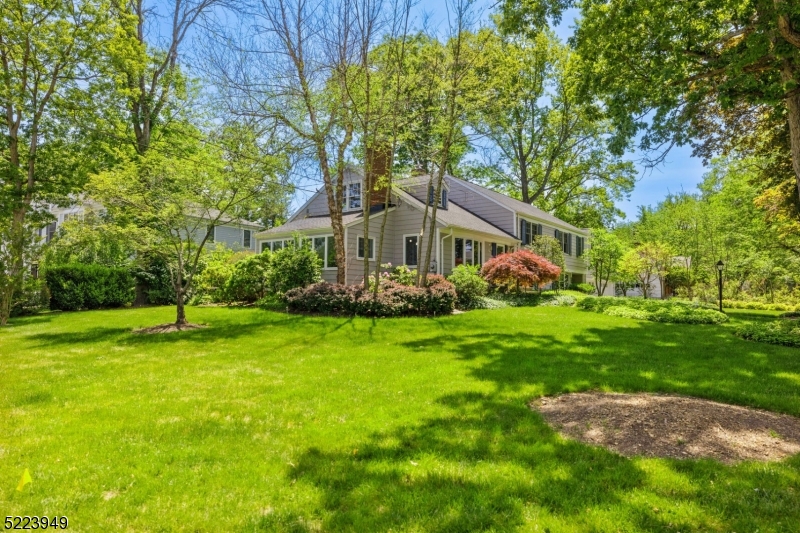 24 Thackeray Dr