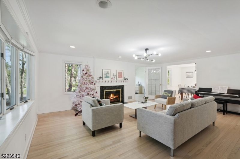 24 Thackeray Dr