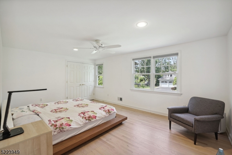 24 Thackeray Dr