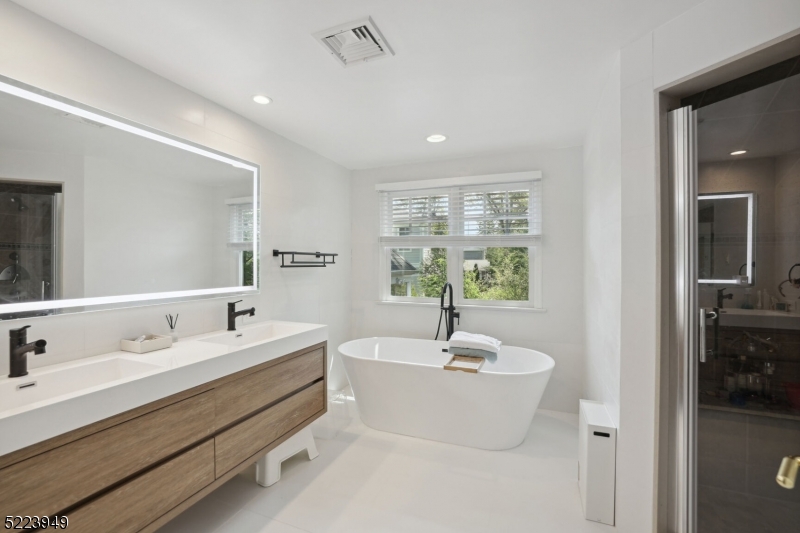 24 Thackeray Dr