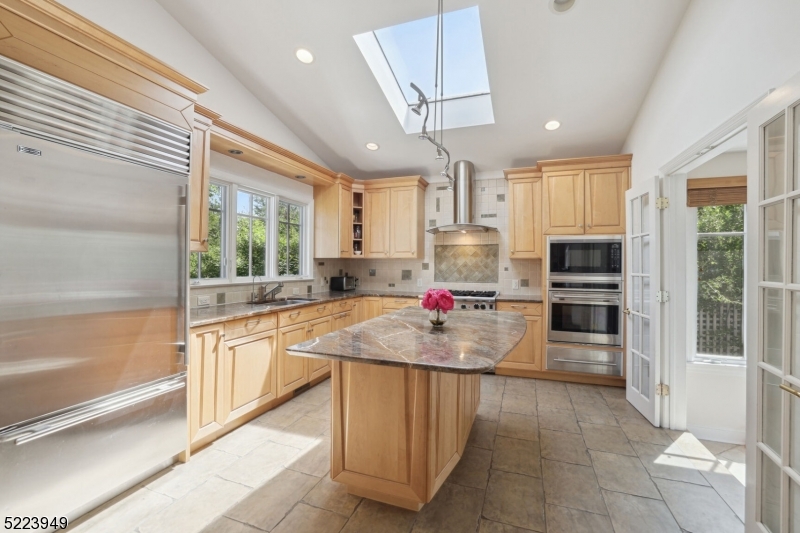 24 Thackeray Dr