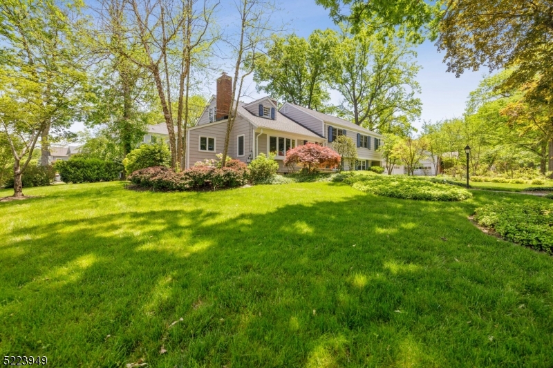 24 Thackeray Dr
