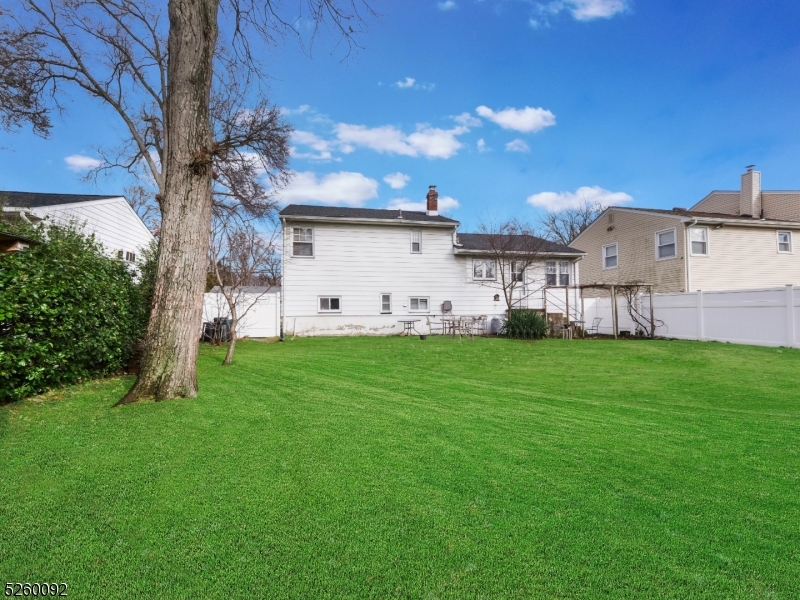 135 Hawthorne Ave