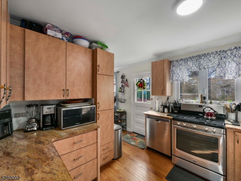 135 Hawthorne Ave