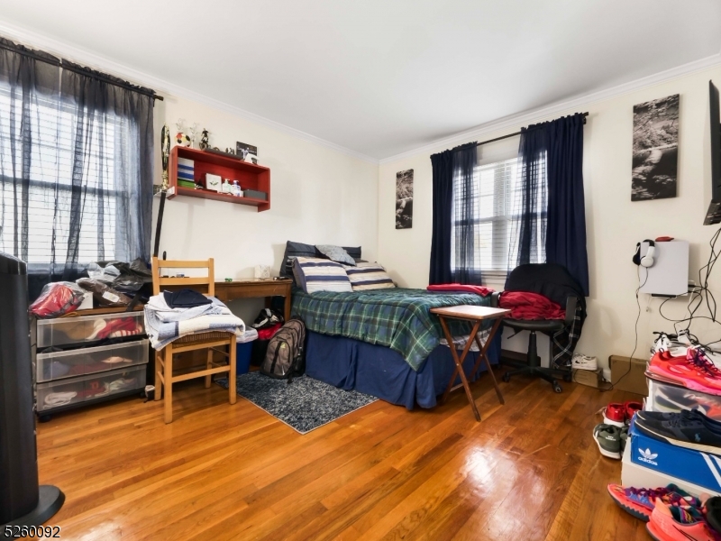 135 Hawthorne Ave