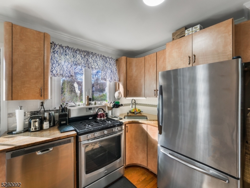 135 Hawthorne Ave
