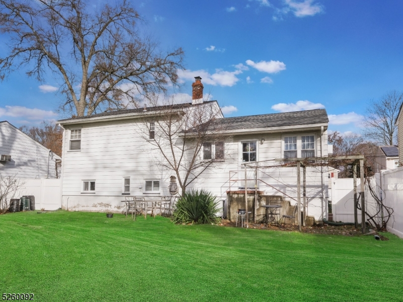 135 Hawthorne Ave