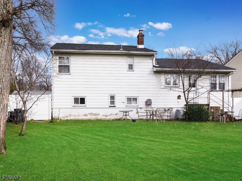 135 Hawthorne Ave