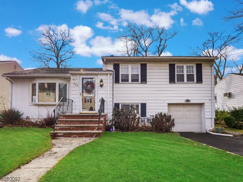 135 Hawthorne Ave