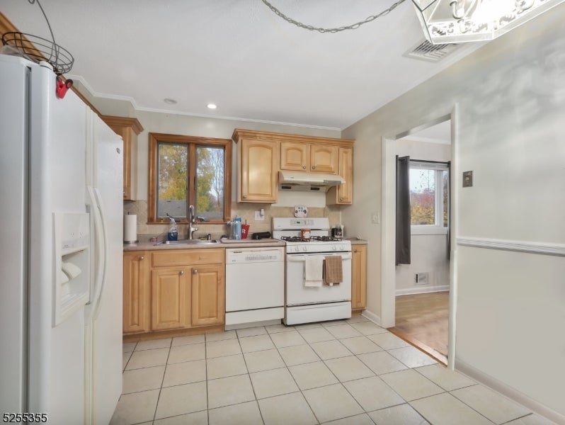 69 Intervale Rd