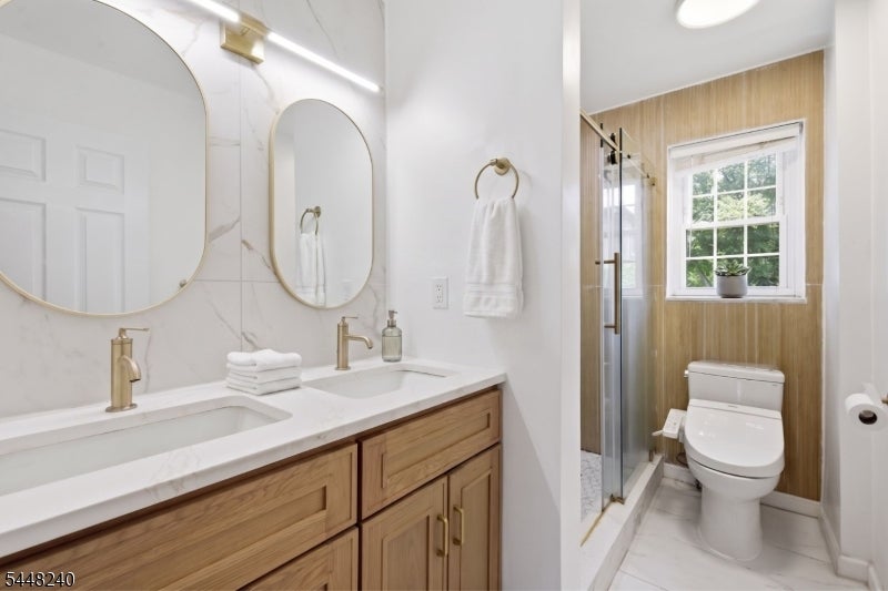 52 Lakeside Dr A