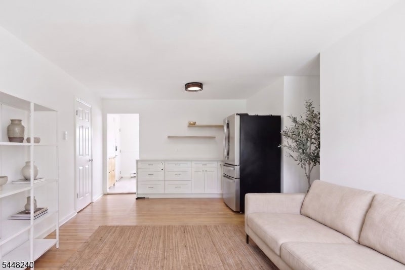 52 Lakeside Dr A
