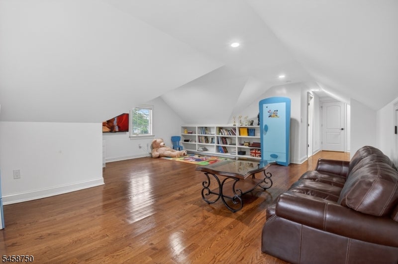 25 Wellington Ave