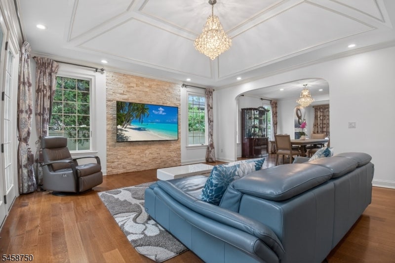 25 Wellington Ave