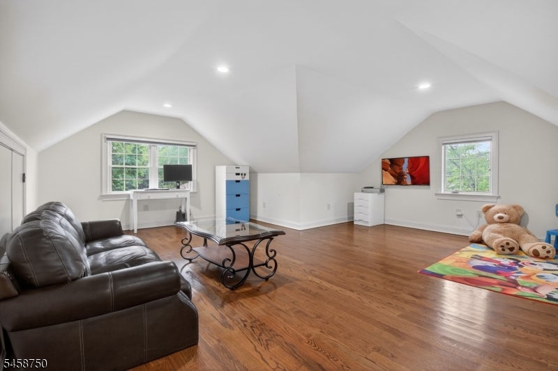 25 Wellington Ave