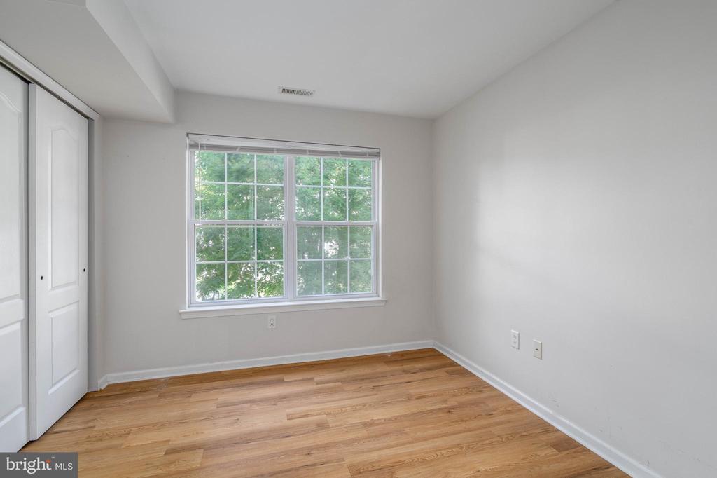 208 Lawrence Ln