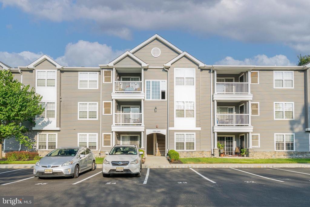 208 Lawrence Ln
