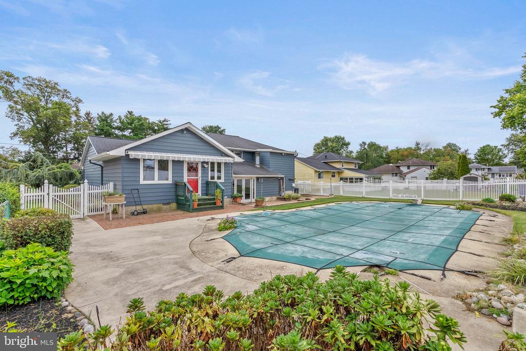 711 GEORGE LANE