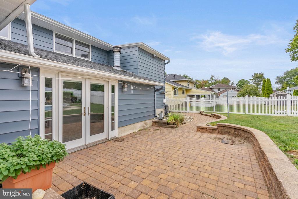 711 GEORGE LANE