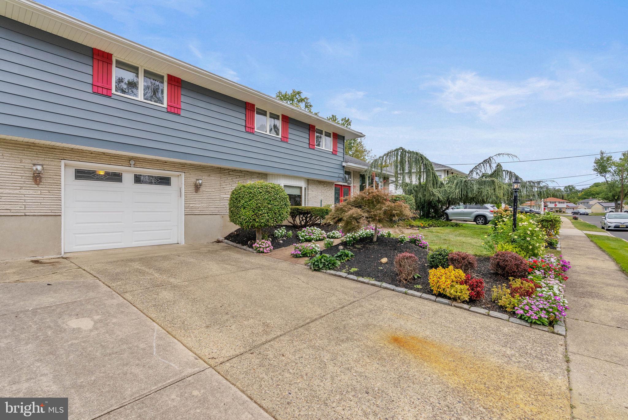 711 GEORGE LANE