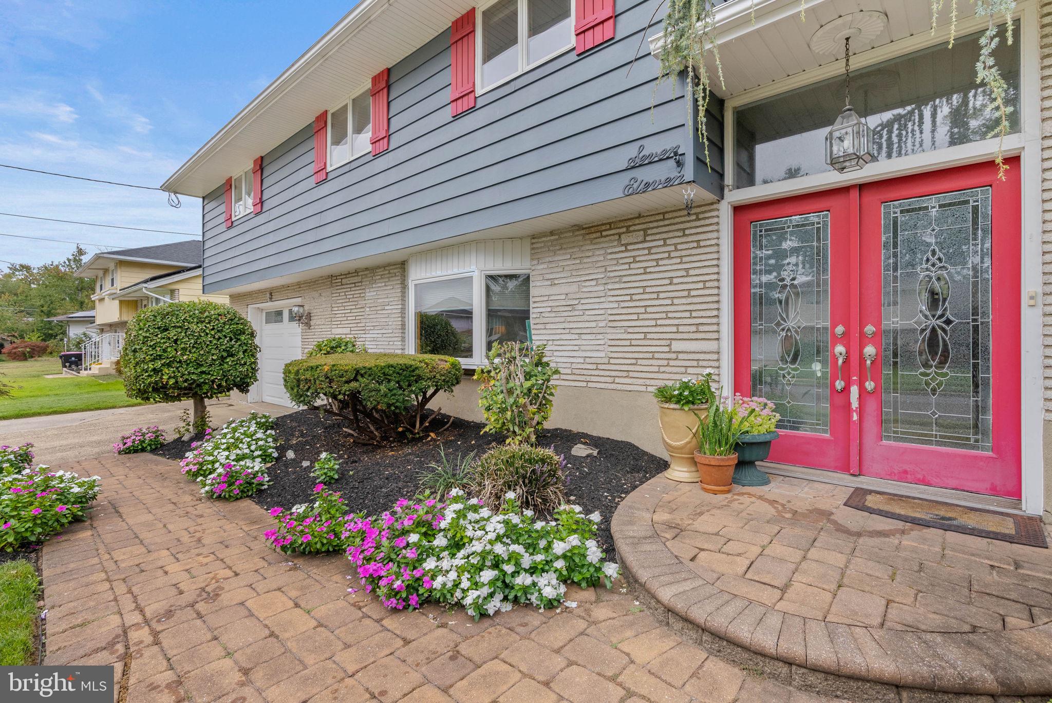 711 GEORGE LANE