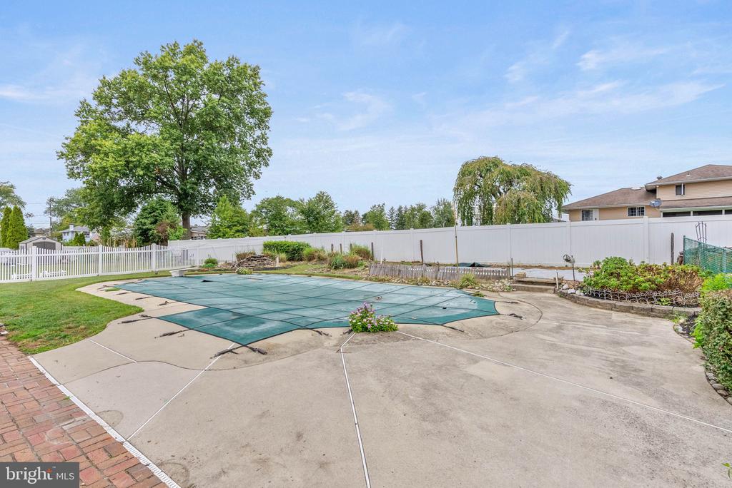 711 GEORGE LANE