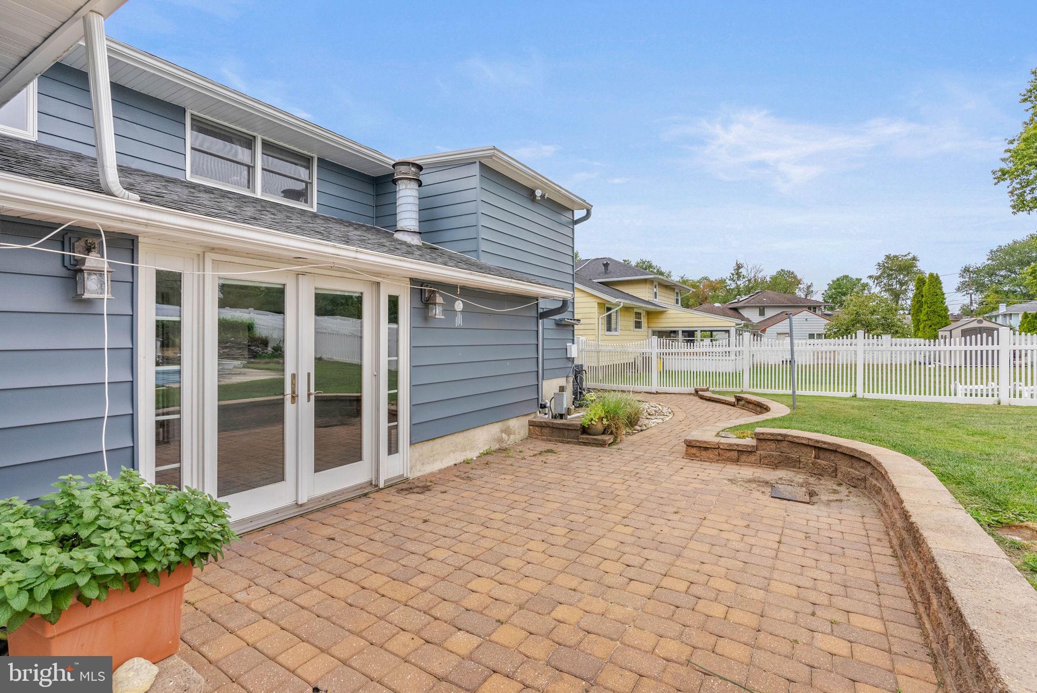 711 GEORGE LANE