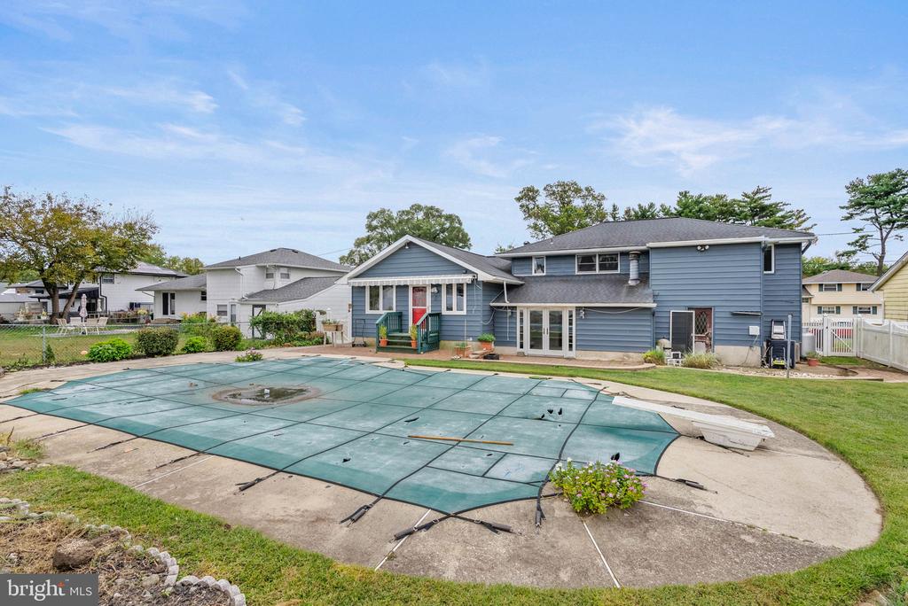 711 GEORGE LANE