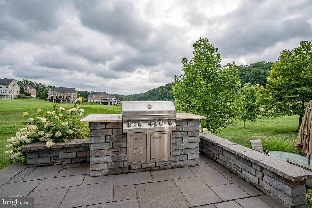 615 Foothill Dr