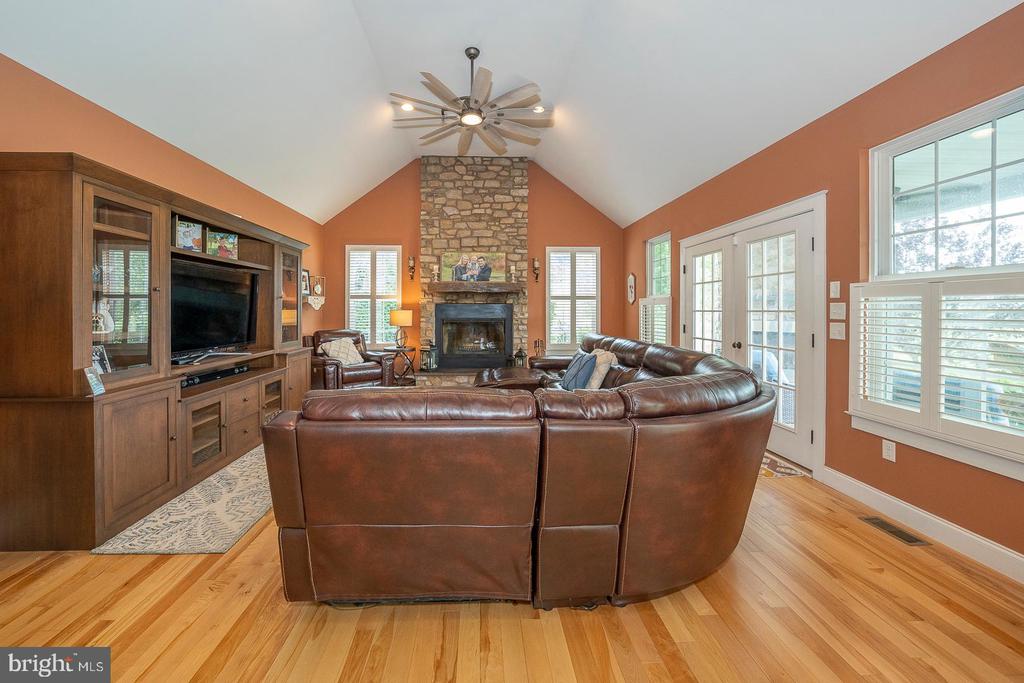 615 Foothill Dr