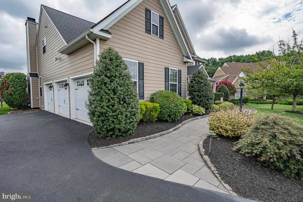 615 Foothill Dr