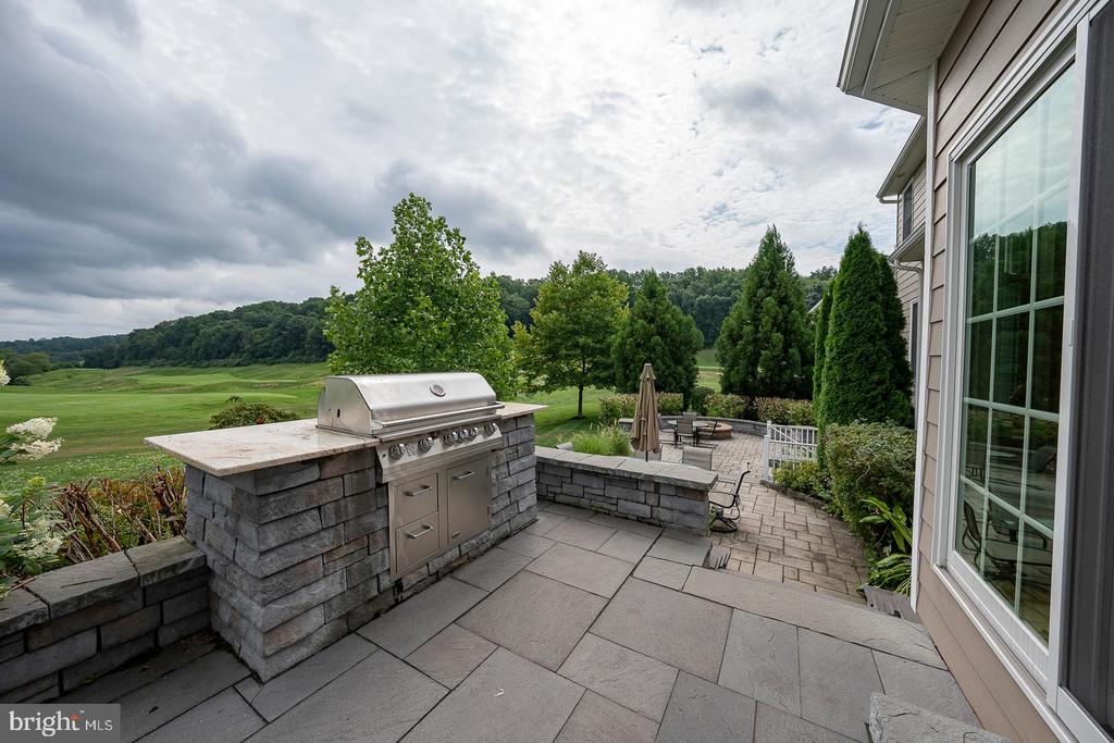 615 Foothill Dr