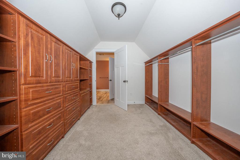 615 Foothill Dr