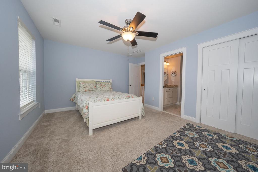 615 Foothill Dr